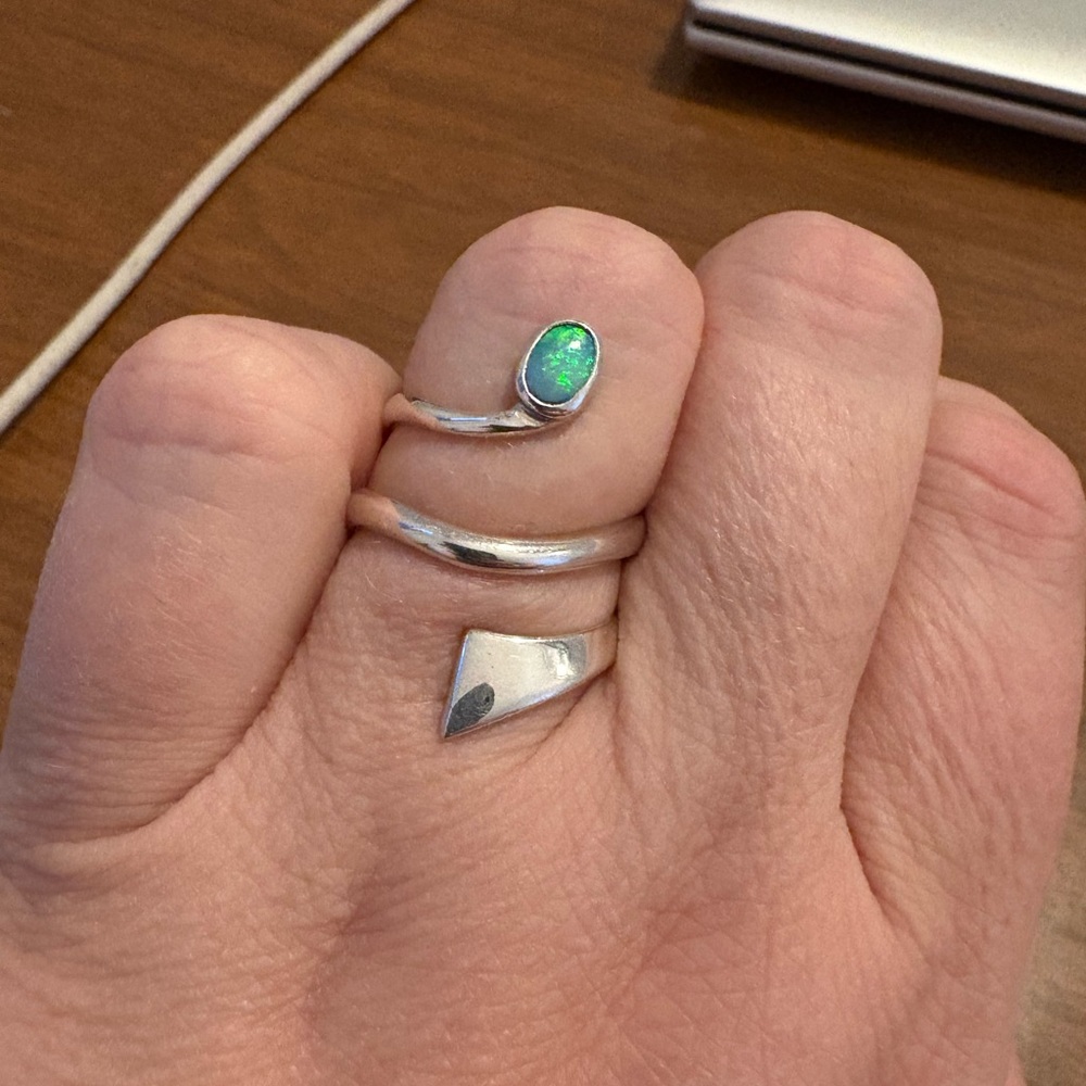 Sterling Silver and Australia Opal Ring - Picture 5 of 6